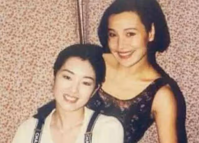 63歲陳沖登上時尚雜誌,拿了終身成就獎,和劉曉慶的差距一目了然