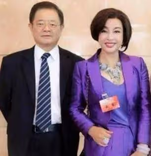 63歲陳沖登上時尚雜誌,拿了終身成就獎,和劉曉慶的差距一目了然