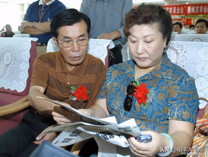 何慶魁提前三年過80歲大壽!高秀敏女兒現身,趙本山準備大壽字