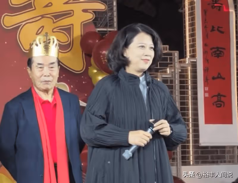 何慶魁提前三年過80歲大壽！高秀敏女兒現身，趙本山準備大壽字