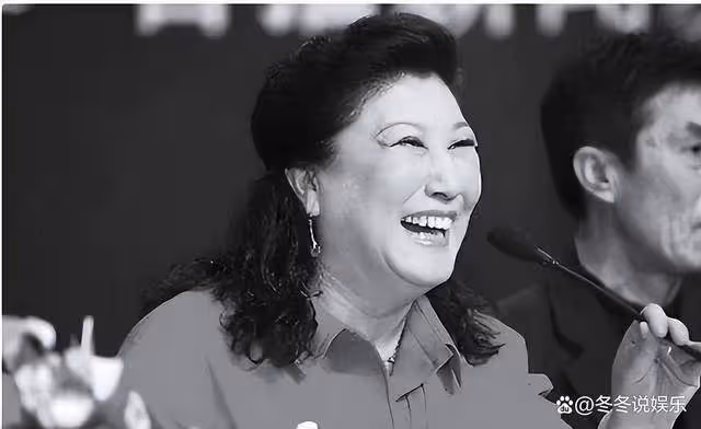 77歲何慶魁辦80大壽,父子倆「吃定」趙本山:估計禮金能花20年