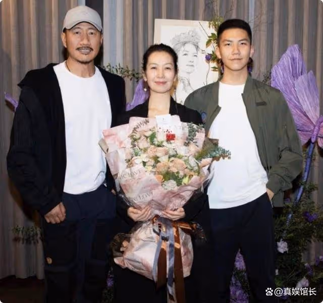 沒想到,胡軍兒子竟以這種方式「爆火」,難怪劉嘉玲要當他乾媽!