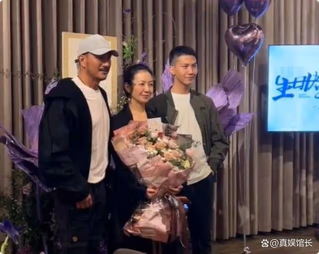 沒想到,胡軍兒子竟以這種方式「爆火」,難怪劉嘉玲要當他乾媽!