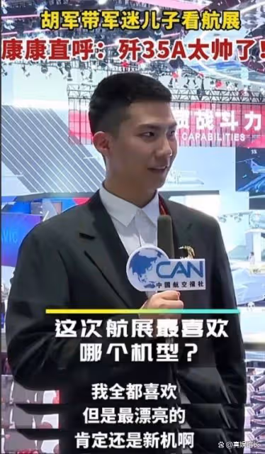 沒想到,胡軍兒子竟以這種方式「爆火」,難怪劉嘉玲要當他乾媽!