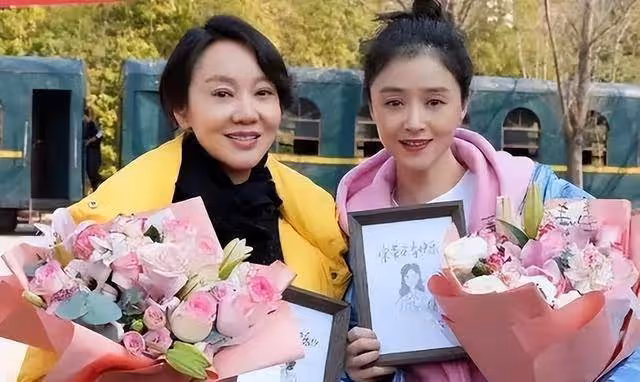 《小巷人家》蔣欣自曝片酬再高,也不和閆妮姐合作!回復笑翻全場
