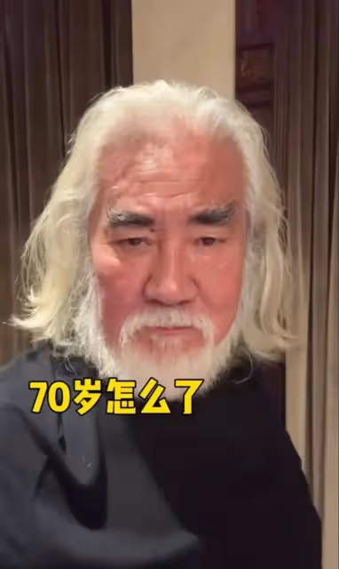 張紀中凌晨五點幫老婆泡茶太寵妻,做1米糖葫蘆哄老婆開心,真拼