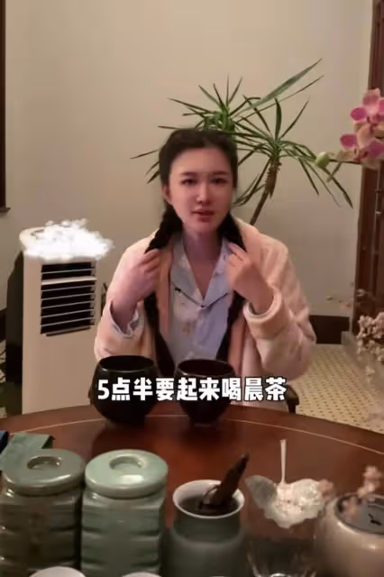 張紀中凌晨五點幫老婆泡茶太寵妻,做1米糖葫蘆哄老婆開心,真拼