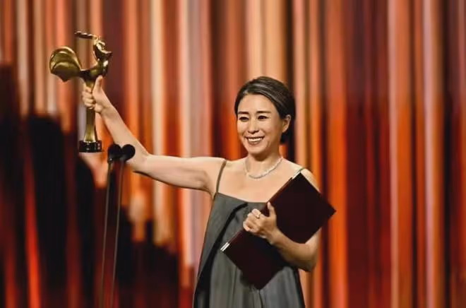 金雞獎：雷佳音李庚希影帝影后，00後上桌，王驍拿獎雷佳音翻跟頭