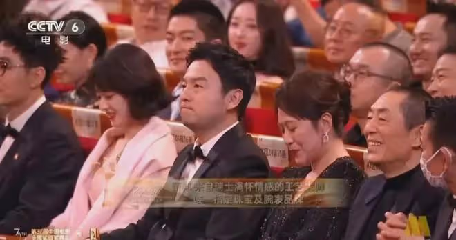 金雞獎：雷佳音李庚希影帝影后，00後上桌，王驍拿獎雷佳音翻跟頭
