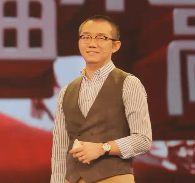 塗磊患重病入院,評論區10萬條咒罵:曾經的情感導師,得罪了誰?