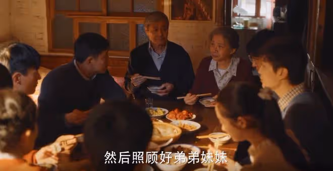 《小巷人家》大結局:父母逼莊超英給孫子買房,鵬飛打醒莊超英