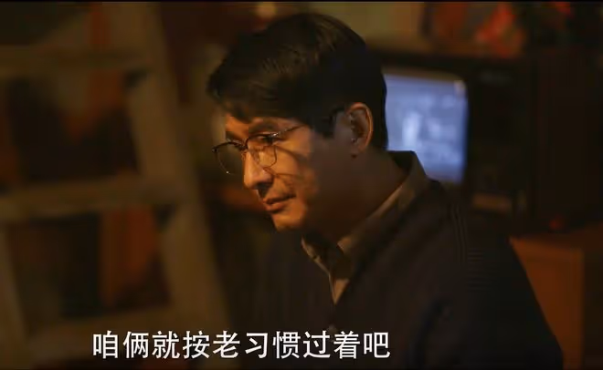 《小巷人家》外公外婆逼鵬飛給孫子買房，莊樺林崩潰，跪求放過