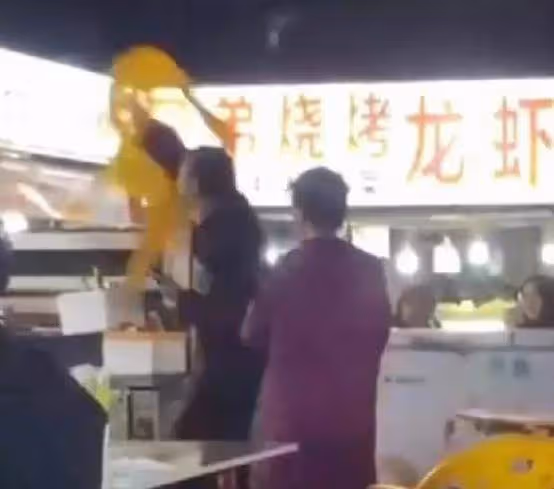 中1億頭獎！烤魷魚老闆嗨到「砸店」客人全傻眼！夜市證實了