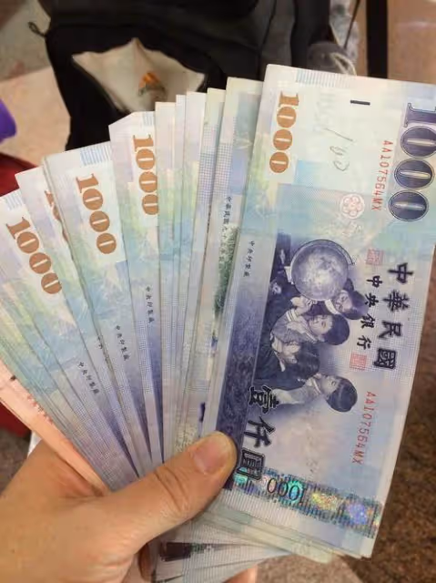 中1億頭獎！烤魷魚老闆嗨到「砸店」客人全傻眼！夜市證實了