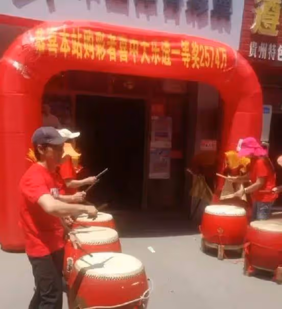 中1億頭獎！烤魷魚老闆嗨到「砸店」客人全傻眼！夜市證實了
