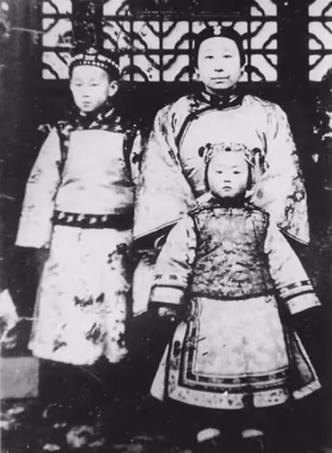 李鴻章把22歲愛女,嫁給年逾40的罪臣,後代也成了名人