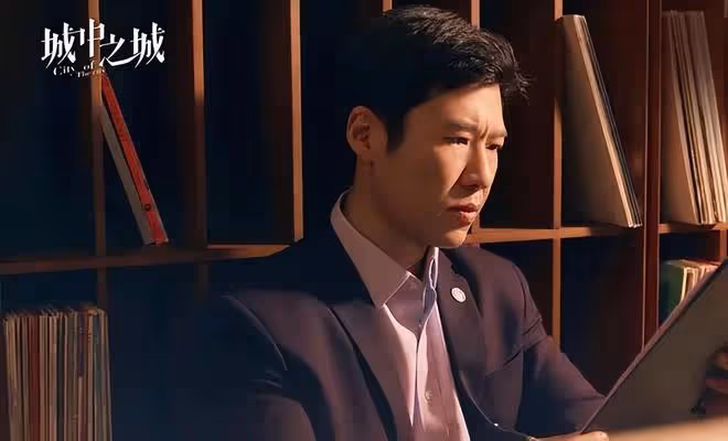 王驍獲獎!稱小時候就摸過金雞獎盃,與母親成為少有的母子獲獎者