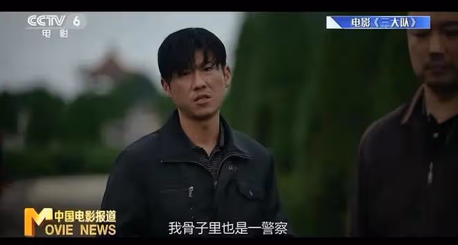 王驍獲獎!稱小時候就摸過金雞獎盃,與母親成為少有的母子獲獎者