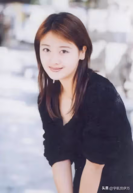 原來他們是夫妻,出道28年零緋聞,老婆比他出名,7歲女兒高顏值