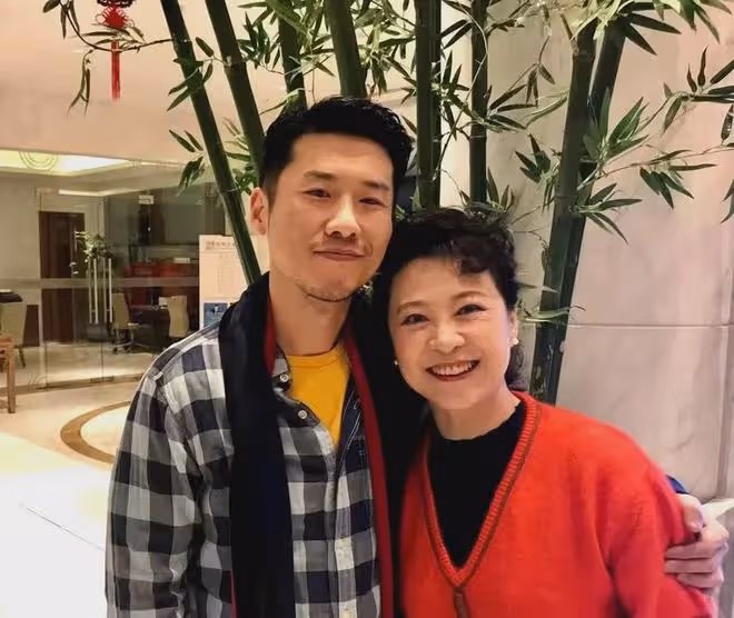 王馥荔王驍金雞獎母子傳承!演18年配角終拿獎,第二部男主戲將播