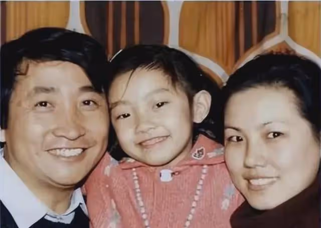 74歲姜昆現狀:與妻子成兄妹,繼子讓他落淚,愧對大齡單身女兒
