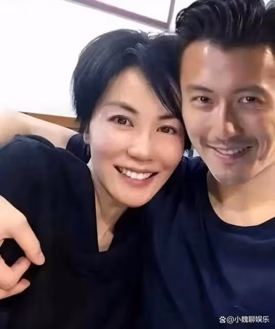 55歲王菲和謝霆鋒聚餐,兩人十指緊扣堪比熱戀期,靈魂伴侶感情穩定