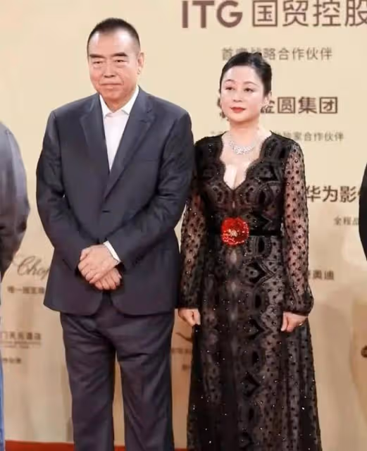陳凱歌遭遇網友怒罵:斜眼無視劉德華打招呼,態度傲慢引發不滿