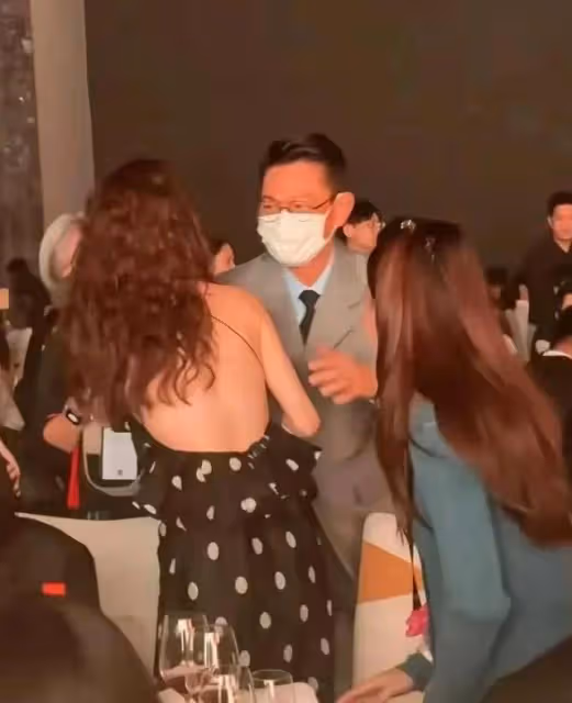 陳凱歌遭遇網友怒罵:斜眼無視劉德華打招呼,態度傲慢引發不滿