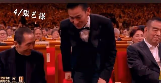 陳凱歌遭遇網友怒罵:斜眼無視劉德華打招呼,態度傲慢引發不滿