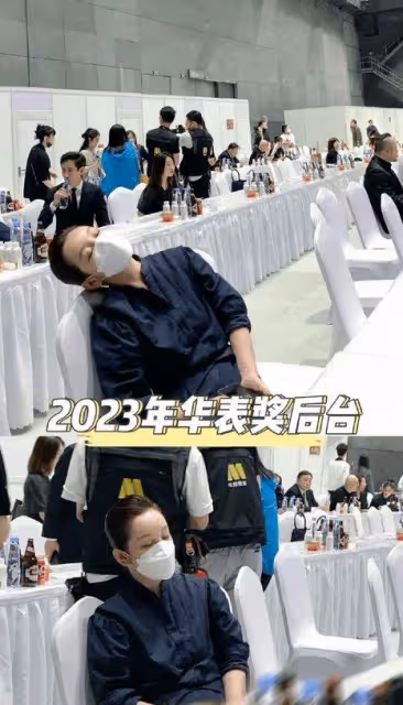 秦海璐「又」在金雞獎後台睡著了,這姐真隨地大小睡!