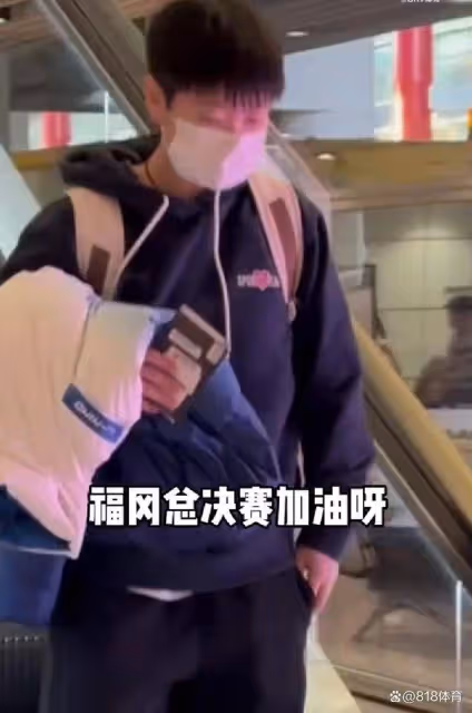 出征總決賽!孫穎莎現身首都機場和邱貽可有說有笑,王楚欽一臉疲憊