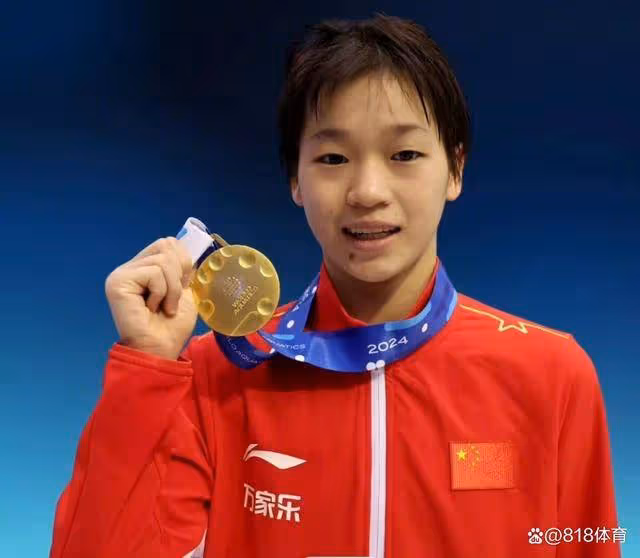 可愛!武漢降溫全紅嬋凍得哈氣搓手,裹棉襖分拳擊冠軍李倩一隻袖子