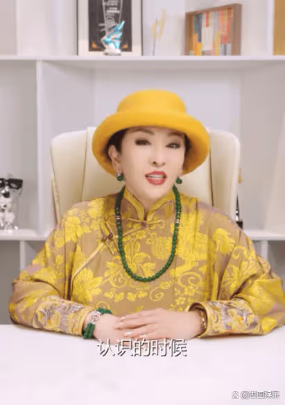 向太送曉華香奈兒絕版包包,寫信稱希望能和她成為閨蜜