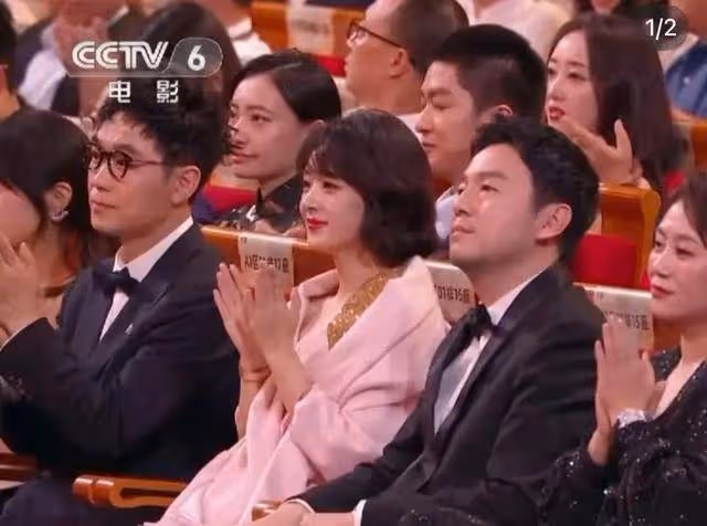 劉丹榮獲最佳女配角,激動失聲與王驍相擁慶祝,趙麗穎滿臉羨慕