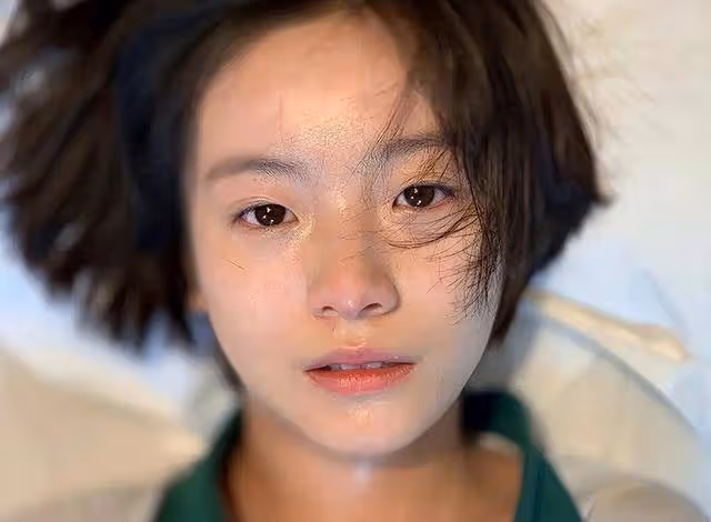 李庚希斬獲金雞影后，00後小花三足鼎立，未來可期引熱議