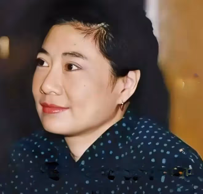 亦舒的玫瑰人生：搶鄭佩佩男友時很驍勇，老年時拒見第一個兒子！