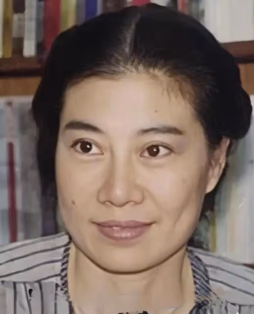 亦舒的玫瑰人生：搶鄭佩佩男友時很驍勇，老年時拒見第一個兒子！