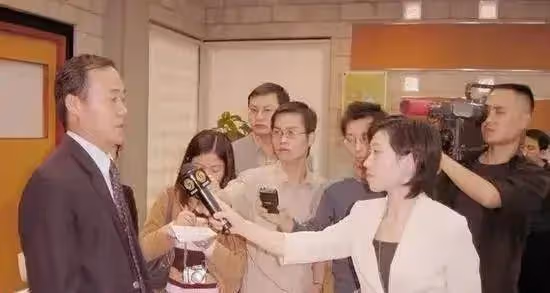 王石離婚12年再娶,揚言活到89歲,那遭遇車禍的前妻如今何在