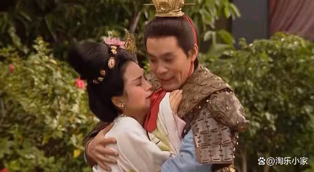 張光北攜60歲美妻現身活動,身材迷人似少女,狀態超好!