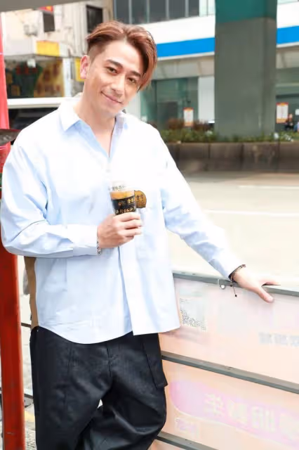 前TVB小生祝福緋聞女友有新戀情,自爆擇偶條件:要對我媽媽好