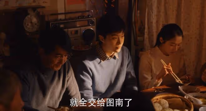 《小巷人家》結局:看振東振北拆紅包反應,才知,莊超英不是親生
