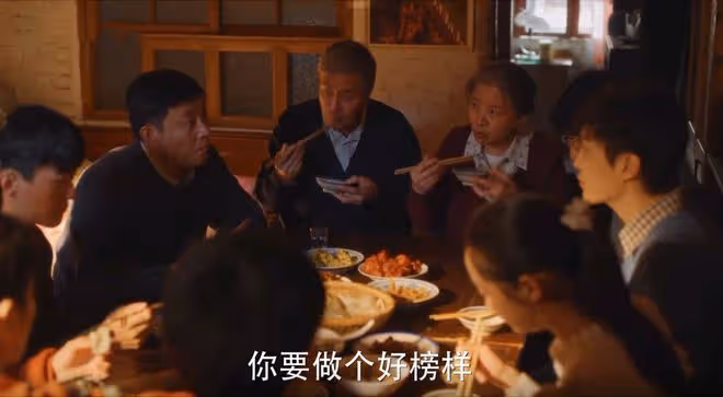 《小巷人家》大結局：莊超英給侄子買房，鵬飛一句話，讓他成笑話
