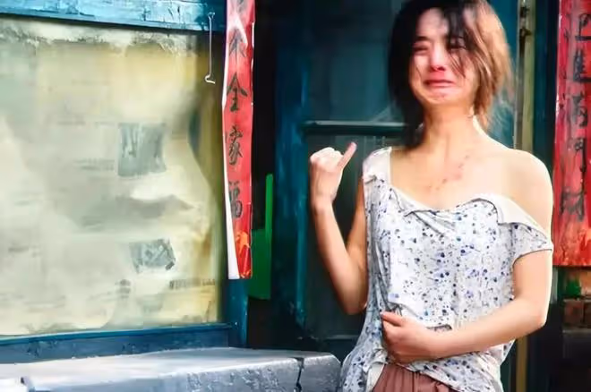 官媒手滑官宣趙麗穎才是最佳金雞女配?評論區揭秘趙麗穎失敗原因