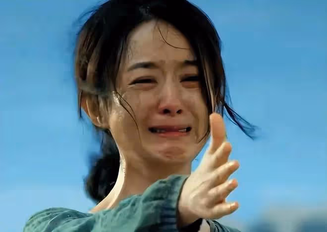 官媒手滑官宣趙麗穎才是最佳金雞女配?評論區揭秘趙麗穎失敗原因