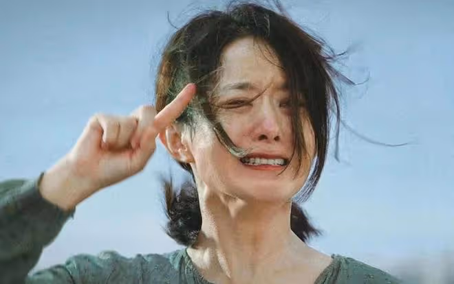 官媒手滑官宣趙麗穎才是最佳金雞女配?評論區揭秘趙麗穎失敗原因