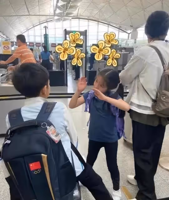 郭晶晶長女「腰果眼」顯著,8歲長相英氣,像奶奶朱玲玲