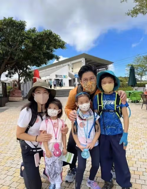 郭晶晶長女「腰果眼」顯著,8歲長相英氣,像奶奶朱玲玲
