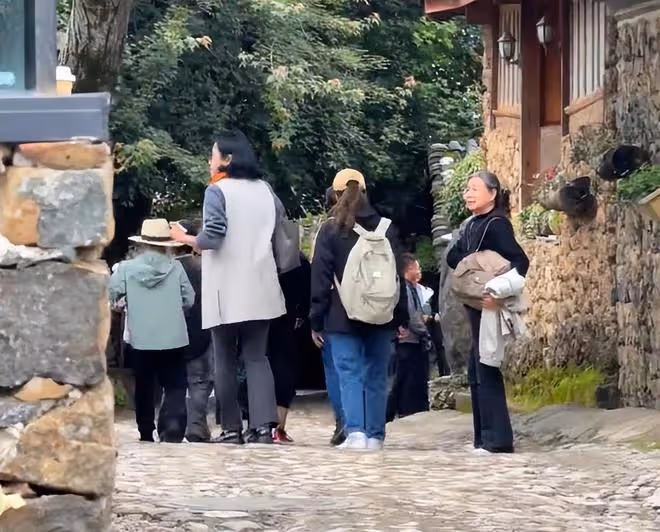 郭晶晶長女「腰果眼」顯著,8歲長相英氣,像奶奶朱玲玲