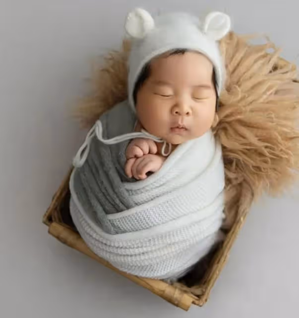 張紀中慶祝四胎女兒滿月,一家六口幸福同框,小龍珠越長越像爸爸