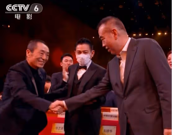 金雞獎成「照妖鏡」,雷佳音、王驍拿獎後,破防人算是照明白了